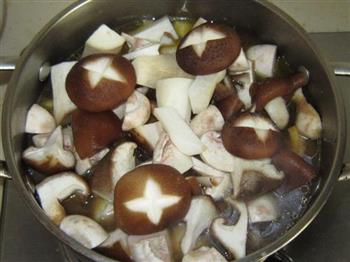 小鸡炖蘑菇的做法步骤12