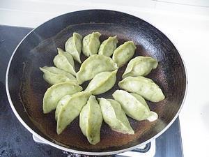 翡翠牛肉煎饺的做法步骤14