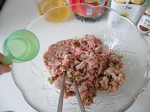 翡翠牛肉煎饺的做法步骤3