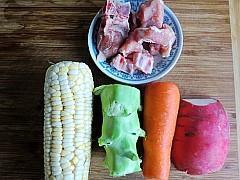 玉米时蔬排骨汤的做法步骤1
