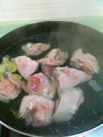 南瓜红枣猪蹄汤的做法步骤2