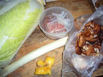 香菇白菜砂锅煲的做法步骤1