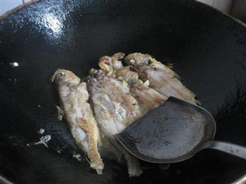 油煎小黄鱼的做法步骤3