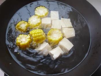 玉米豆腐牛肉菜汤的做法图解4