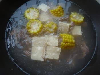玉米豆腐牛肉菜汤的做法步骤5