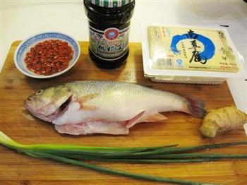 橄榄菜蒸鲈鱼的做法步骤1