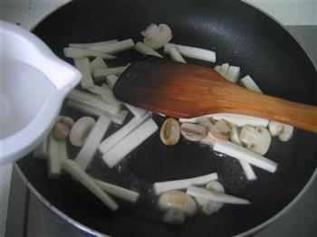 茭白炒口蘑的做法图解4