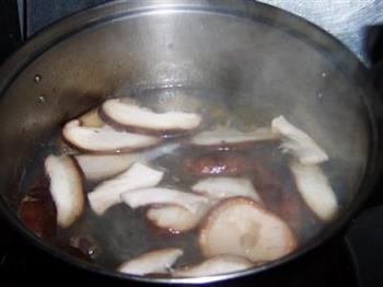 香菇白菜鸡骨汤的做法图解7