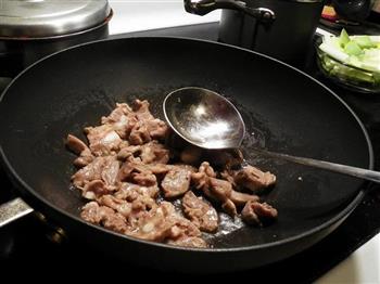 大蒜小炒肉的做法步骤2