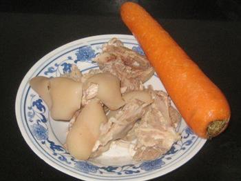 羊肉胡萝卜砂锅煲的做法步骤1