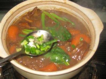 羊肉胡萝卜砂锅煲的做法步骤9