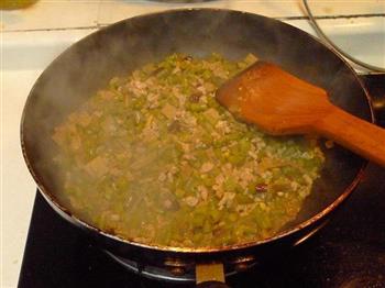 酸豆角笋干炒肉末的做法步骤5