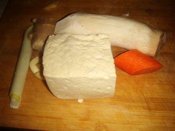 杏鲍菇炖豆腐的做法步骤1