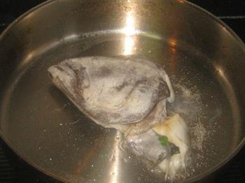 鸦片鱼头豆腐汤的做法步骤2