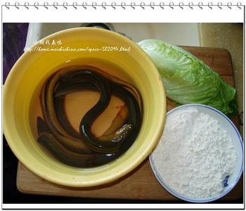 生菜疙瘩鳝鱼汤的做法图解1