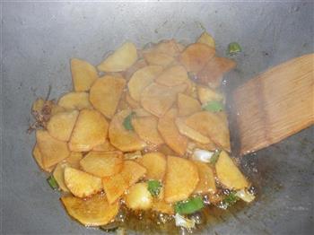 芹菜炒土豆片的做法步骤4