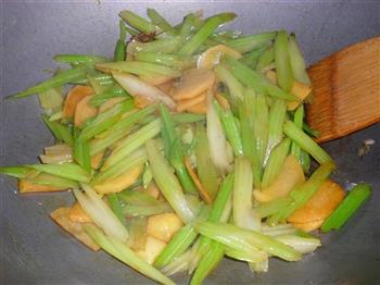 芹菜炒土豆片的做法步骤5