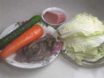 杂蔬鲜虾白菜卷的做法步骤1