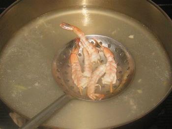 杂蔬鲜虾白菜卷的做法步骤6