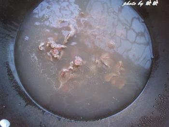 茼蒿牛肉汤的做法图解3