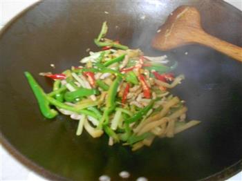 榨菜炒三丝的做法步骤5