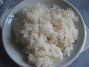 芝麻糯米饭的做法步骤1