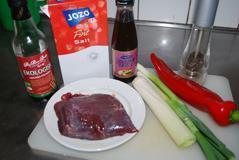 红椒大葱炒麋鹿肉的做法步骤1