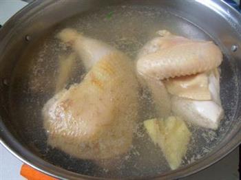 板栗参鸡汤的做法步骤2