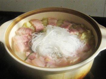 咸肉鲜虾白菜煲的做法步骤10