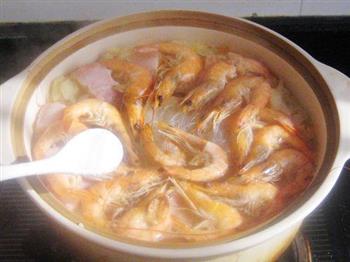 咸肉鲜虾白菜煲的做法步骤12