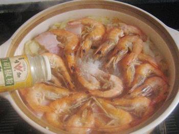 咸肉鲜虾白菜煲的做法图解13