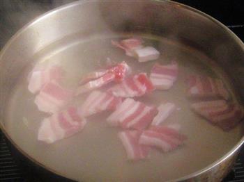 咸肉鲜虾白菜煲的做法步骤4