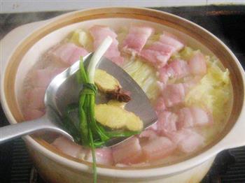 咸肉鲜虾白菜煲的做法步骤8