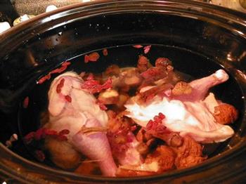 慢炖锅香菇鸡汤的做法步骤1