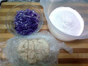 紫甘蓝豆渣饼的做法步骤1