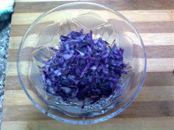 紫甘蓝豆渣饼的做法步骤3