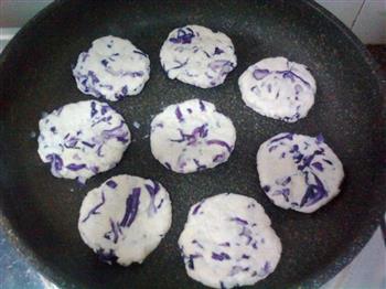 紫甘蓝豆渣饼的做法步骤7