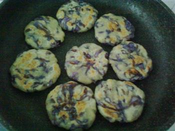 紫甘蓝豆渣饼的做法步骤8