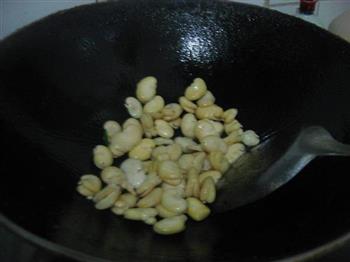 豇豆炒蚕豆瓣的做法步骤3