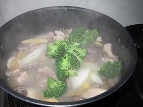 三鲜排骨汤的做法步骤10
