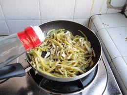 红油榨菜肉丝面的做法步骤10