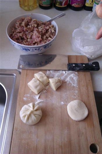 香菇猪肉包子的做法图解4