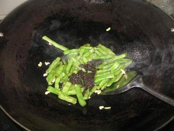 橄榄菜炒四季豆的做法步骤5