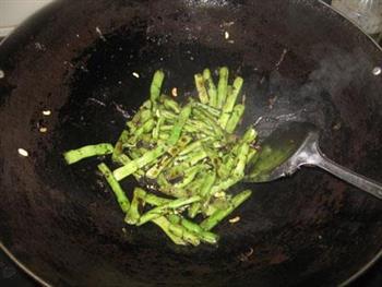 橄榄菜炒四季豆的做法步骤6