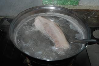 蒜苗回锅肉的做法步骤2