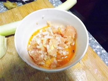菠菜鸡丸面片汤的做法步骤2