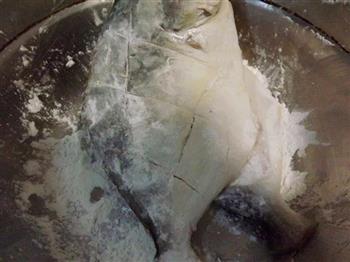 糖醋瓦块鱼的做法步骤2