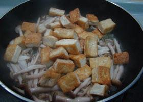 蟹味菇黄金豆腐的做法步骤7