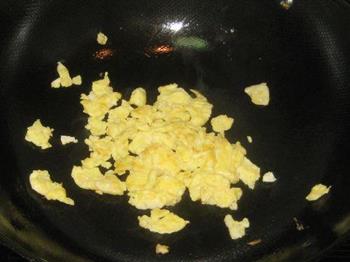 方腿肠香菇蛋炒饭的做法步骤3