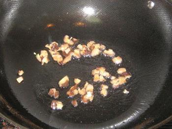 方腿肠香菇蛋炒饭的做法步骤4